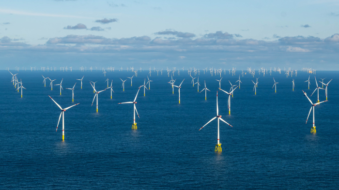 Der Offshore-Windpark Dolwin Alpha. Foto: Sina Schuldt/dpa