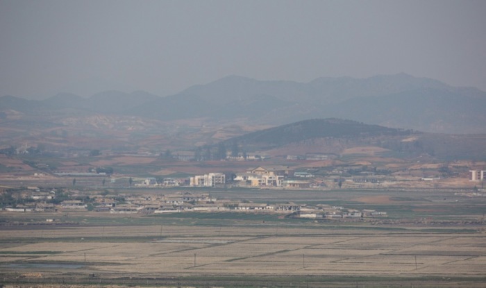 Der nordkoreanische Teil der entmilitarisierten Zone von Ganghwa in Südkorea aus gesehen. Foto: epa/Jeon Heon-kyun
