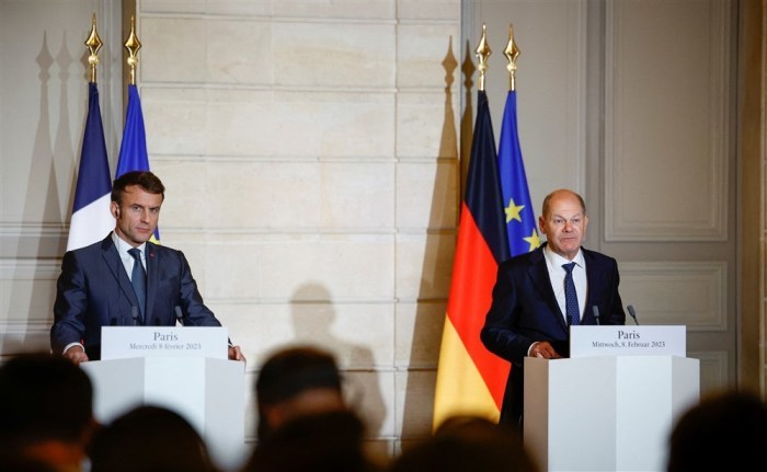 Französischer Präsident Emmanuel Macron (L) und Bundeskanzler Olaf Scholz (R). Foto: epa/Sarah Meyssonnier