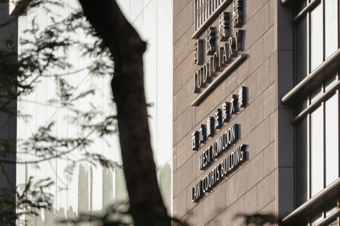 Das West Kowloon Magistrates’ Courts Building in Hongkong, wo Medienunternehmer Jimmy Lai zu 20 Jahren Haft verurteilt wurde. Foto: MAY JAMES/epa
