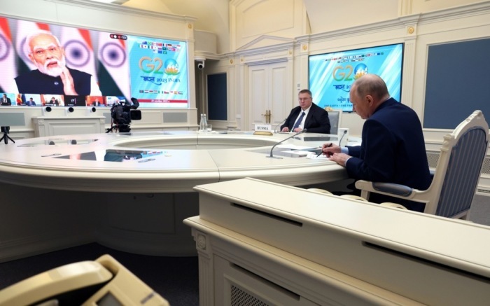 Der russische Präsident Wladimir Putin nimmt per Videokonferenz am außerordentlichen G-20-Gipfel teil. Foto: epa/Mikhael Klimentyev / Sputnik / Kremlin Pool
