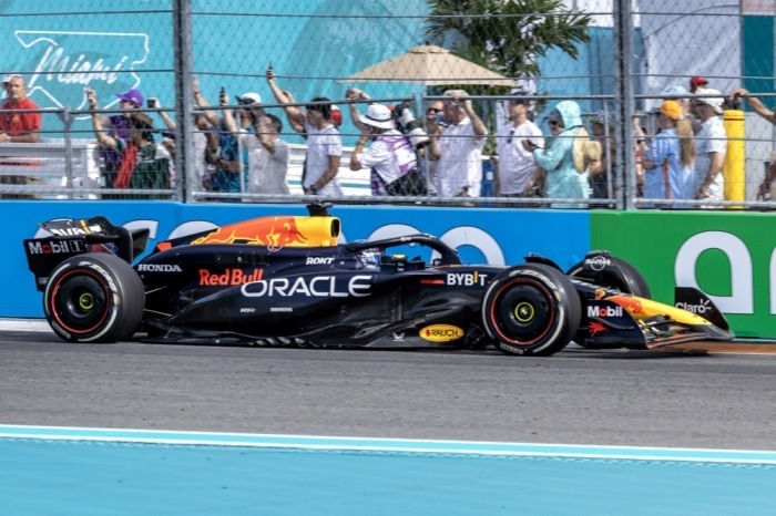 Der niederländische Red Bull Racing-Pilot Max Verstappen in Aktion während des Großen Preises von Miami der Formel 1. Foto: epa/Cristobal Herrera-ulashkevich