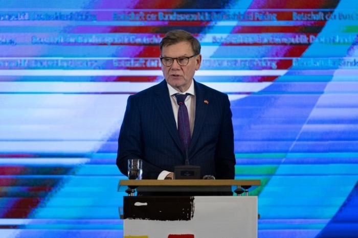 Der deutsche Außenminister Johann Wadephul spricht bei einer Pressekonferenz in Peking. Foto: EPA/Jessica Lee