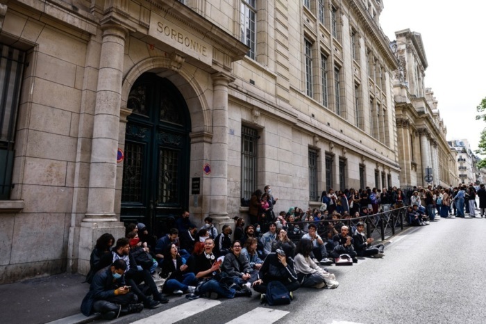 Pro-Palästina-Demonstration an der Sorbonne-Universität in Paris. Foto: epa/Mohammed Badra