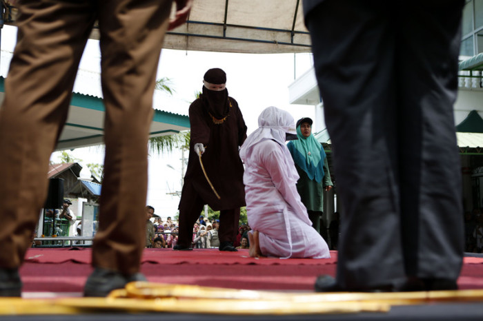  In der autonomen Provinz Aceh, wo die Scharia gilt, werden Unverheiratete, die beim Sex erwischt wurden, mit Peitschenhieben bestraft. Foto: epa/Hotli Simanjuntak