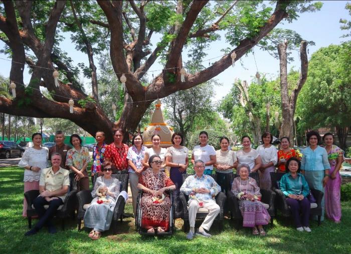 Sowohl das Hotelmanagement als auch die Eigentümerfamilie sind beim feierlichen Songkran-Besuch vereint. Fotos: Centara Grand Beach Resort & Villas Hua Hin