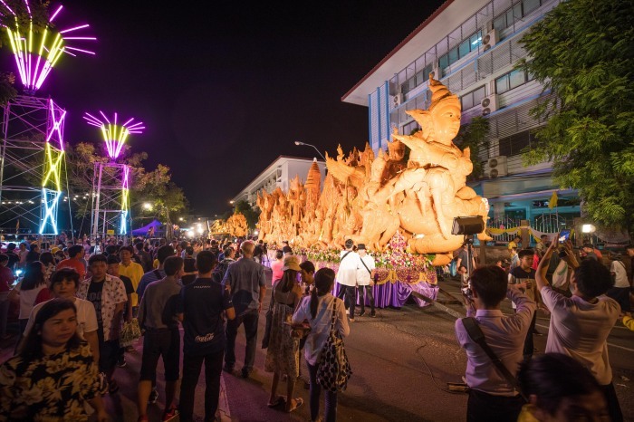 Höhepunkt des Kerzenfestivals in Ubon Ratchathani ist der große Kerzenumzug am 21. und 22. Juli 2024. Foto: picture alliance/Photoshot