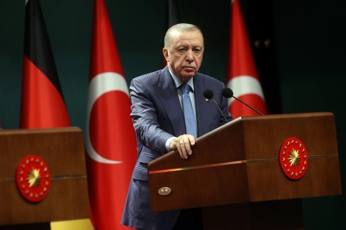 Der türkische Präsident Recep Tayyip Erdogan spricht während einer Pressekonferenz. Foto: epa/Filip Singer