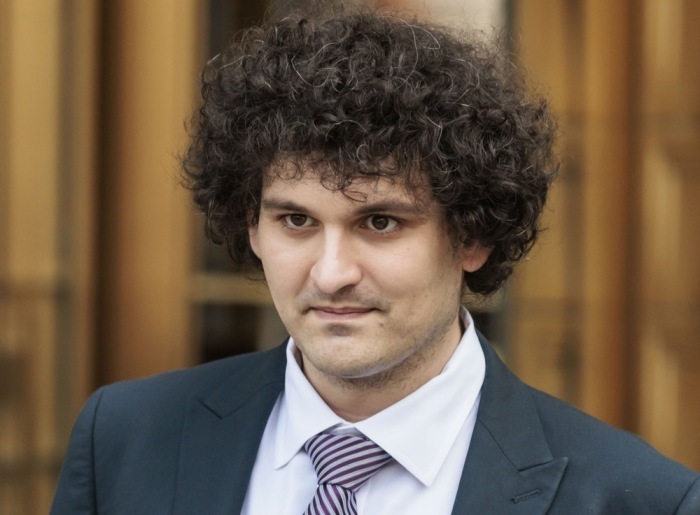 Der frühere FTX-Chef Sam Bankman-Fried verlässt nach einer Anhörung zu seinen Kautionsauflagen ein Bundesgericht in New York. Gegen ihn wurden Betrugsvorwürfe erhoben. Foto: Justin Lane/epa/dpa
