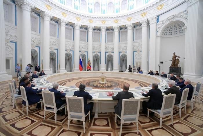 Wladimir Putin trifft sich mit den Vorsitzenden der Fraktionen der Staatsduma der Russischen Föderation. Foto: epa/Alexej Nikolski/sputnik/kreml