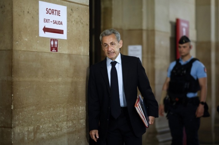 Ex-Präsident Nicolas Sarkozy erscheint in Paris zum Berufungsprozess um mutmaßlich libysche Wahlkampffinanzierung. Foto: EPA/Yoan Valat