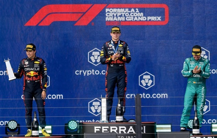 Der erste Platz geht an den niederländischen Formel-1-Fahrer Max Verstappen (C) von Red Bull. Foto: epa/Cristobal Herrera-ulashkevich