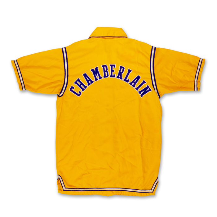 Eine von NBA-Legende Wilt Chamberlain während der Finals 1972 getragene Aufwärmjacke wird bei Sotheby’s versteigert. Foto: Sotheby’s/Ap/dpa