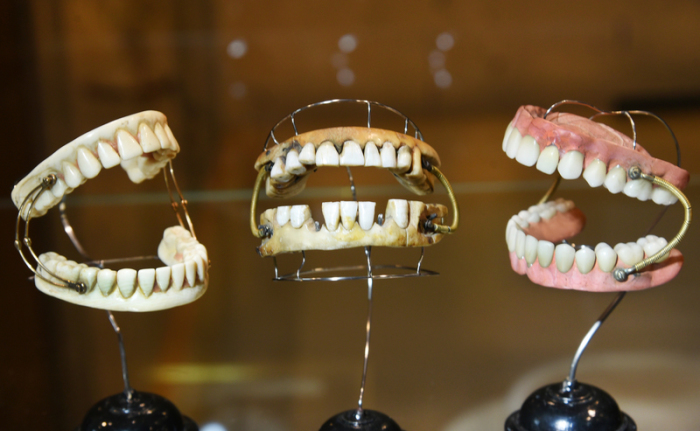 Im Dentalmuseum sind in der Sonderausstellung 