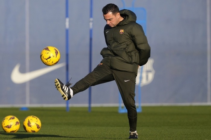 Trainer Xavi Hernandez vom FC Barcelona während des Trainings der Mannschaft im Sportkomplex Joan Gamper in Barcelona. Foto: epa/Alejandro Garcia