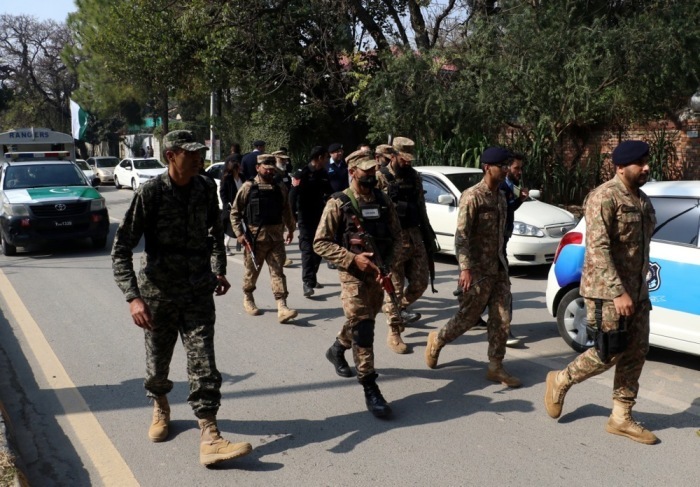 Soldaten der pakistanischen Armee nehmen an einem Fahnenmarsch vor den Parlamentswahlen in Islamabad teil. Foto: epa/Sohail Shahzad