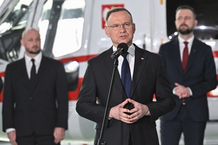 Polens Staatspräsident Andrzej Duda (C) in Warschau. Foto: epa/Radek Pietruszka Polen Aus
