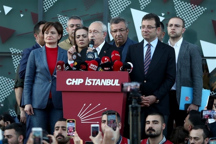 Der CHP-Vorsitzende der Provinz Istanbul, Kaftancioglu, in der Parteizentrale. Foto: epa/Erdem Sahin
