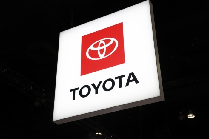 Das Toyota-Logo ist beim AutoMobility LA Auto Show im Convention Center in Los Angeles zu sehen, wo Hersteller neue Modelle und Technik präsentieren. Foto: epa/Caroline Brehman