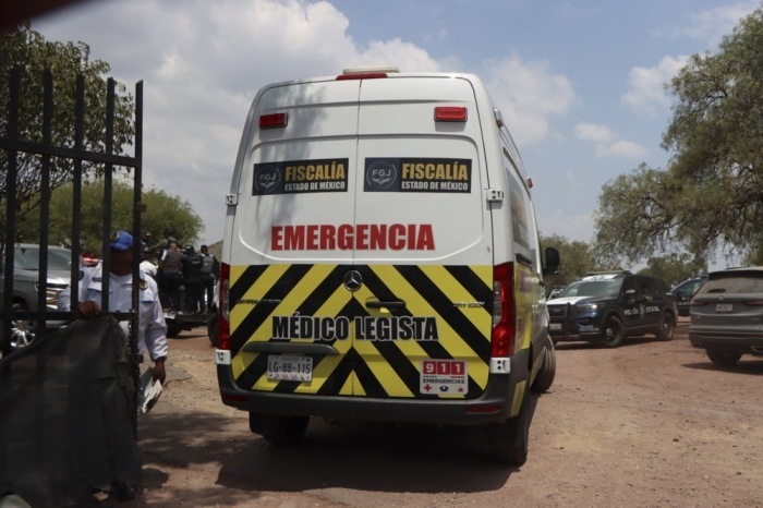 ettungswagen fährt zum Einsatzort nach Schussangriff in der archäologischen Zone von Teotihuacán, bei dem mehrere Touristinnen verletzt wurden. Foto: epa/Madla Hartz