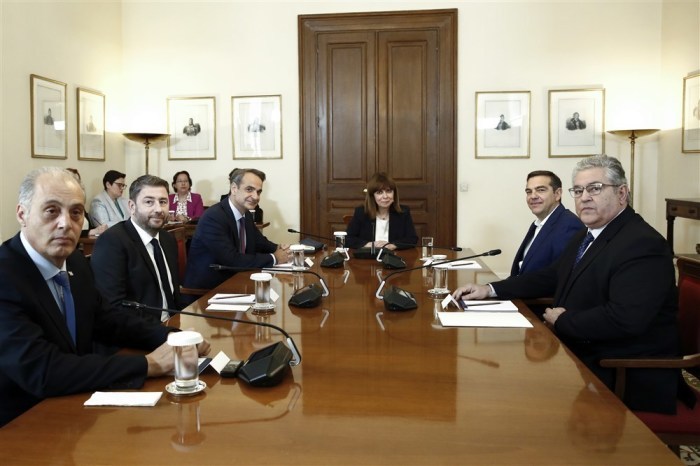 Treffen zwischen dem griechischen Staatspräsidenten und den Vorsitzenden der politischen Parteien in Athen. Foto: epa/Yannis Kolesidis