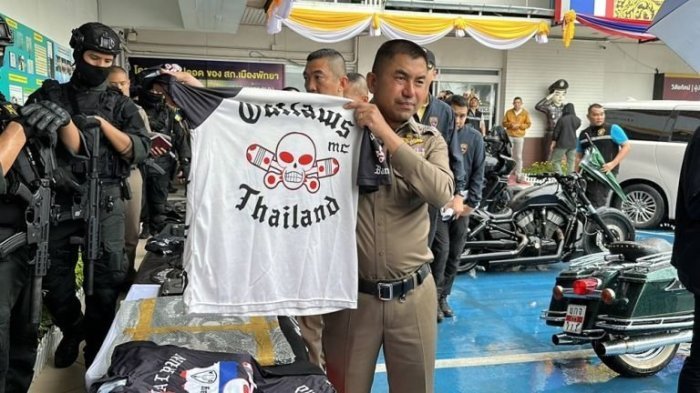 Pol. General Surachate gab am Freitag eine Pressekonferenz über die Ermittlungen gegen den „Outlaws MC“ in Pattaya in Zusammenhang mit dem grausigen Mord an den deutschen Immobilienmakler Hans-Peter Mack. Foto: Siam Rath