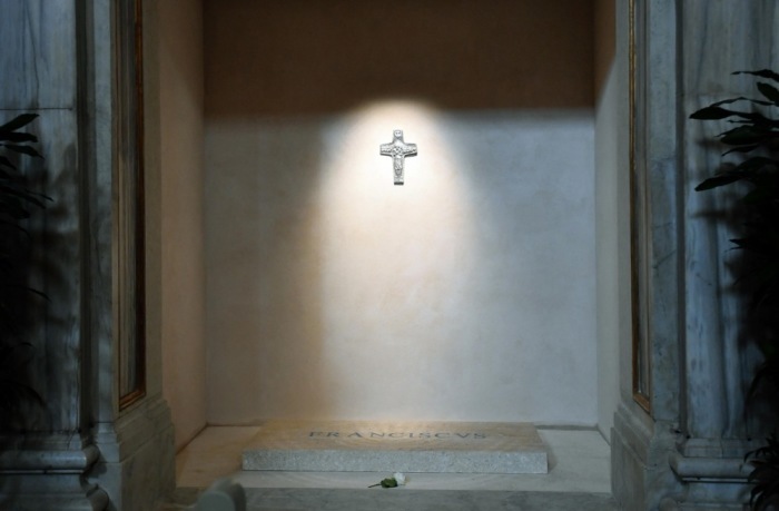 Das Grab von Papst Franziskus in der päpstlichen Basilika Santa Maria Maggiore in Rom. Foto: epa/Fabio Cimaglia