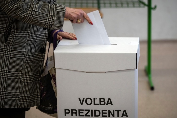 Die erste Runde der Präsidentschaftswahlen in der Slowakei. Foto: epa/Jakub Gavlak