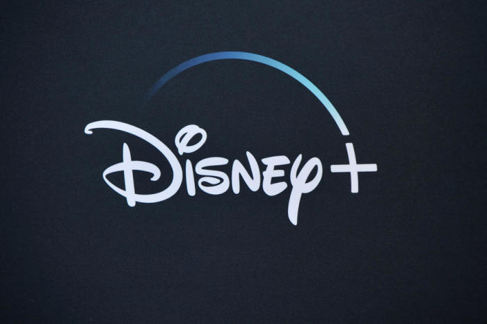 Das Logo von Disney Plus prangt im Hintergrund. Foto: epa/Christian Monterrosa