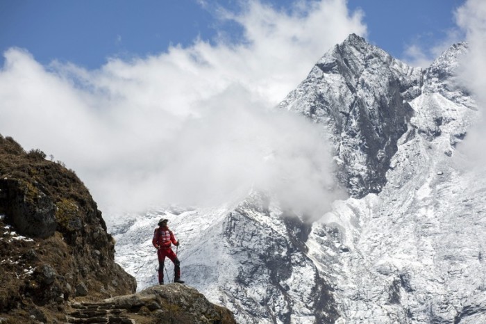Die Hungarian Everest Expedition ist auf dem Weg zum Everest Basislager in der Nähe von Namche Bazaar in Nepal. Foto: epa/Balazs Mohai
