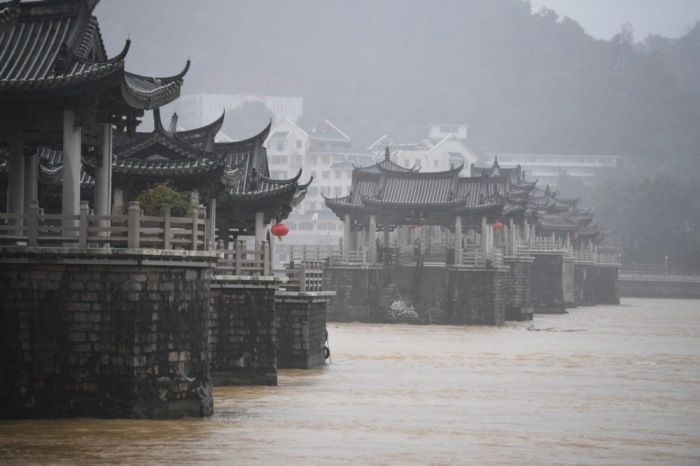 Die zeitweise geschlossene Guangji-Brücke in der Stadt Chaozhou in der südchinesischen Provinz Guangdong. Foto: epa/Xinhua