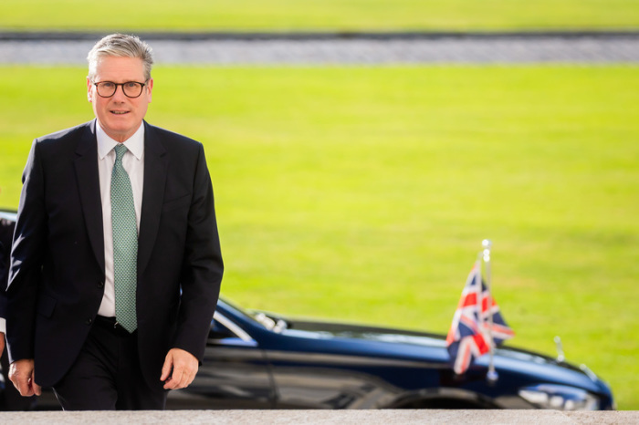 Keir Starmer, Premierminister von Großbritannien, kommt ins Schloss Bellevue, als er von Bundespräsident Steinmeier empfangen wird. Foto: Christoph Soeder/dpa