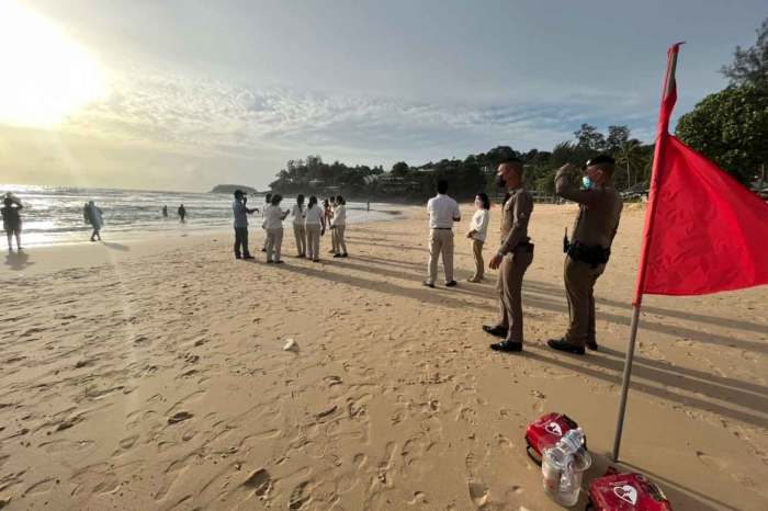 Beamte der Touristenpolizei am Ort der Doppeltragödie. Foto: Phuket Tourist Police