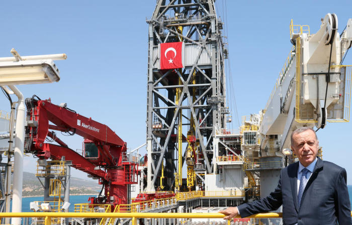 Der türkische Bohrtanker Abdulhamid Han nimmt seine Arbeit im Mittelmeer auf. Foto: epa/TÜrkisches PrÄsidentenbÜro Handout