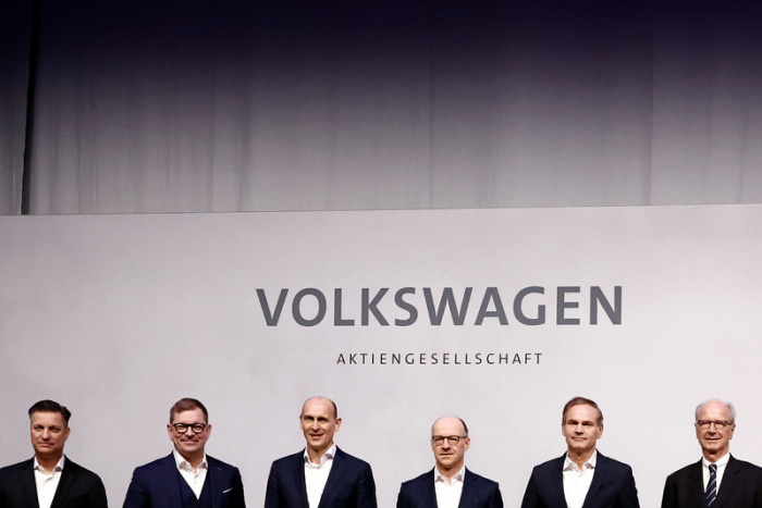 geldregen mit gegenwind vw aktionäre klopfen porsche börsengang ab