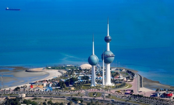 Die markanten Kuwait Towers prägen die Skyline von Kuwait City und zählen zu den bekanntesten Wahrzeichen des Landes. Foto: epa/Noufal Ibrahim