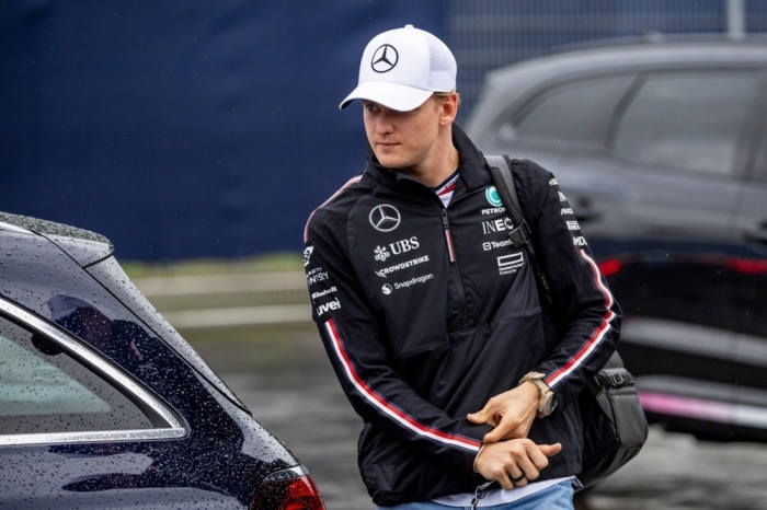 Haas-Pilot Mick Schumacher trifft vor dem Großen Preis von Österreich im Fahrerlager in Spielberg ein. Foto: epa/Martin Divisek