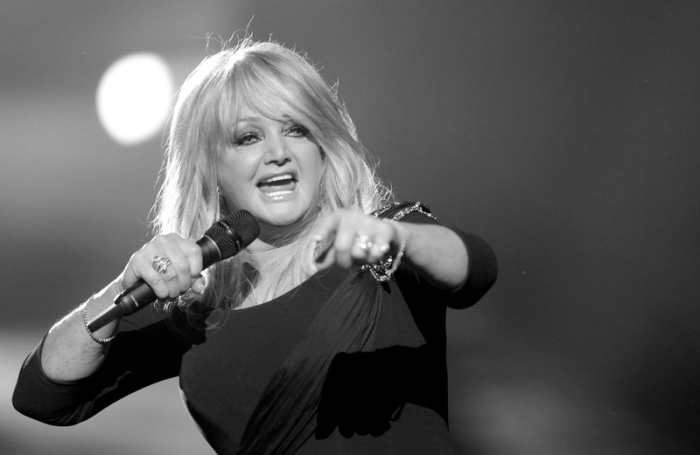 Sängerin Bonnie Tyler tritt mit ihrem Song «Believe In Me» als Vertreterin Großbritanniens beim Eurovision Song Contest 2013 auf. Foto: Jörg Carstensen/dpa