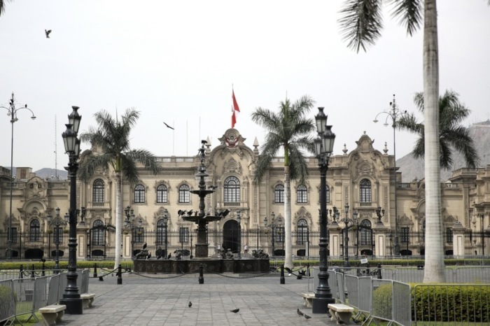 Der Regierungspalast in Lima: Nach der Absetzung von Präsident José Jerí soll der Kongress in einer Sondersitzung ein neues Übergangsstaatsoberhaupt bestimmen. Foto: EPA/Paolo Aguilar