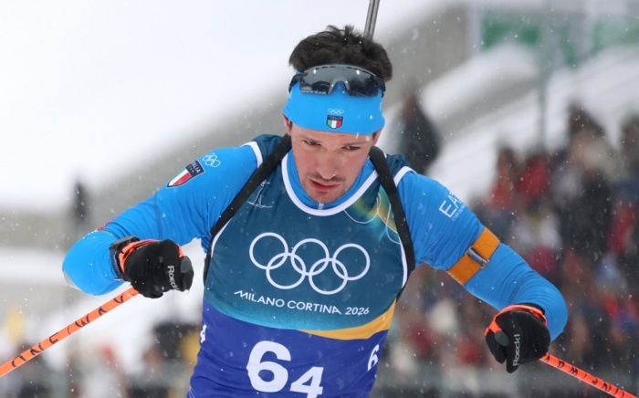 Tommaso Giacomel startet in der 4x7,5-km-Staffel der Biathlon-Wettbewerbe in Antholz. Foto: epa/Pierre Teyssot