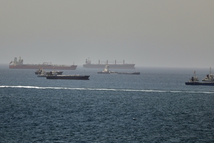 Im Golf von Oman, entlang der Schifffahrtsrouten zwischen der Straße von Hormus und dem Arabischen Meer Tanker und Frachtschiffe zu sehen. Foto: Uncredited/Ap/dpa