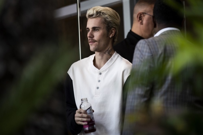 Der Kanadische Sänger Justin Bieber (C) in Hollywood. Archivfoto: epa/ETIENNE LAURENT