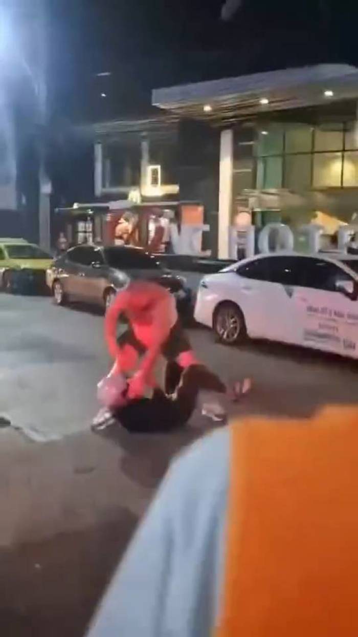 Videoaufnahmen zeigen die Auseinandersetzung, die schließlich einen größeren Polizeieinsatz auslöste. Bild: TMN.TV