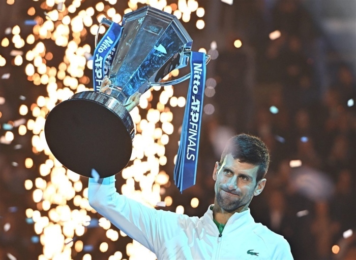 Der serbische Spieler Novak Djokovic feiert nach seinem Sieg gegen den Norweger Casper Ruud im Einzel-Finale des Tennisturniers Nitto ATP Finals 2022. Foto: epa/Alessandro Di Marco Italien Out