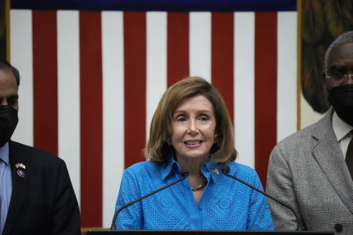 Nancy Pelosi, Sprecherin des US-Repräsentantenhauses, spricht während einer Pressekonferenz mit einer von Pelosi angeführten Kongressdelegation in der US-Botschaft in Tokio. Foto: Eugene Hoshiko