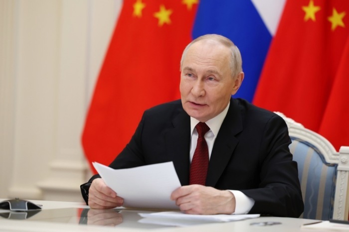 Russlands Präsident Wladimir Putin nimmt im Kreml an einer Videoschalte mit Chinas Staatschef Xi Jinping teil. Foto: EPA/Vyacheslav Prokofyev/sputnik/kremlin Pool
