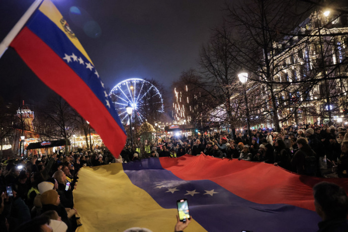 Fackelzug in Oslo ehrt Nobelpreisträgerin Machado, die wegen der Lage in Venezuela nicht an der Verleihung teilnehmen konnte. Foto: dpa/Giske Pedersen