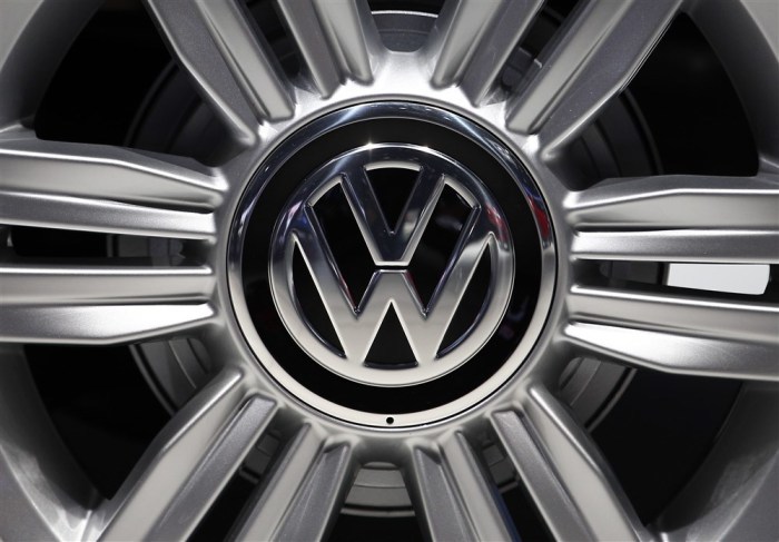 Ein Foto, das ein Volkswagen-Logo zeigt. Foto: epa/Ian Langsdon
