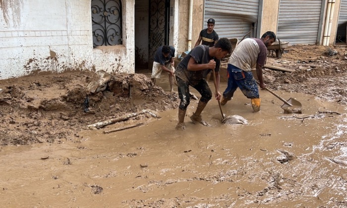 Rettungskräfte setzen nach den Überschwemmungen im Osten Libyens ihre Arbeit in Derna fort. Foto: epa/Str