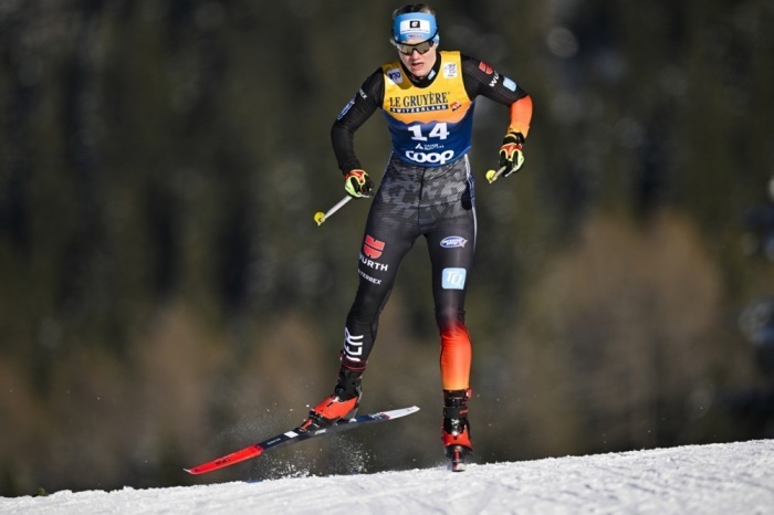 Die Deutsche Victoria Carl in Aktion bei der Sprint-Qualifikation der Frauen bei der Tour de Ski. Foto: epa/Gian Ehrenzeller